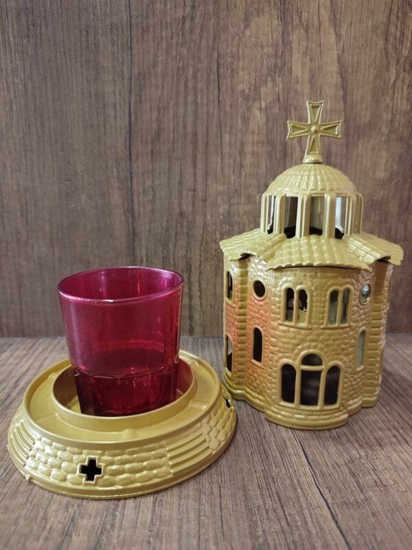 Gold Standing Church Oil Lamp
